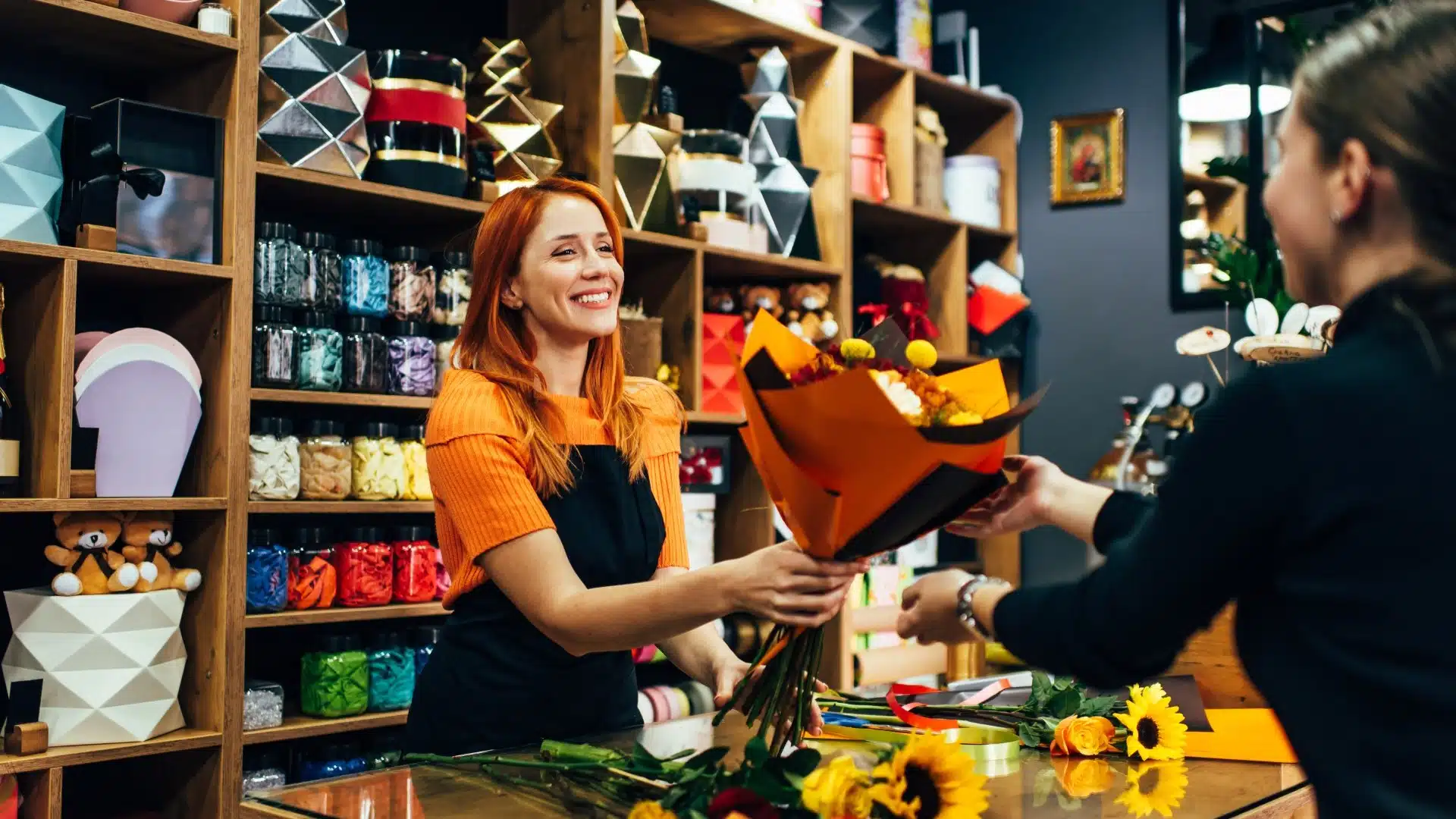 GettyImages-2229204989 (woman in flowershop with fall colours)